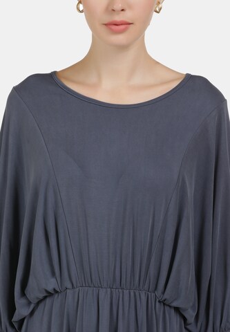 Rochie de la DreiMaster Vintage pe albastru