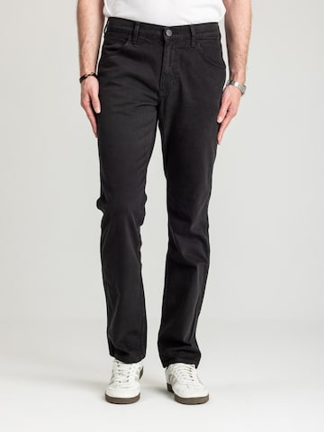 regular Jeans 'Wrangler Greensboro Black Rinse 112362309' di WRANGLER in nero
