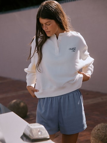 self. Sweatshirt i beige