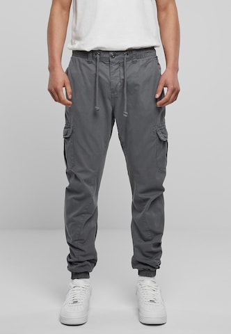 Tapered Pantaloni cu buzunare de la Urban Classics pe gri