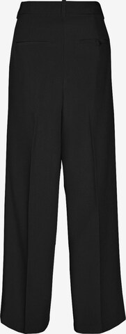 Loosefit Pantaloni con pieghe 'IMANI' di VERO MODA in nero