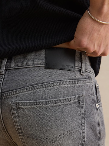 DAN FOX APPAREL Regularen Kavbojke 'Jack' | siva barva