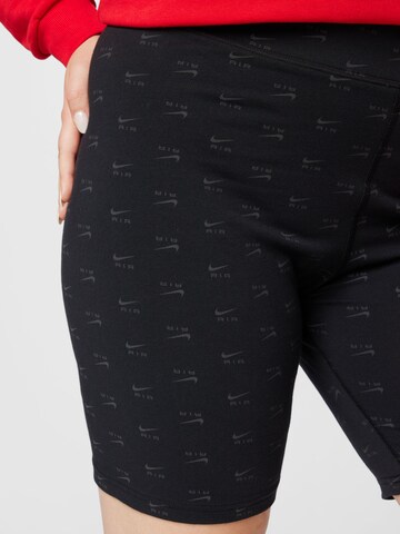 Nike Sportswear Skinny Shorts in Schwarz