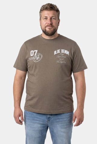 Men Plus Shirt in Brown
