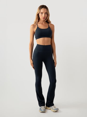 YO-GAYA Flared Leggings in Blue: front