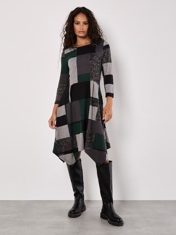 Apricot Colour Block Knitted Midi Dress ' ' in Grün: Vorderseite