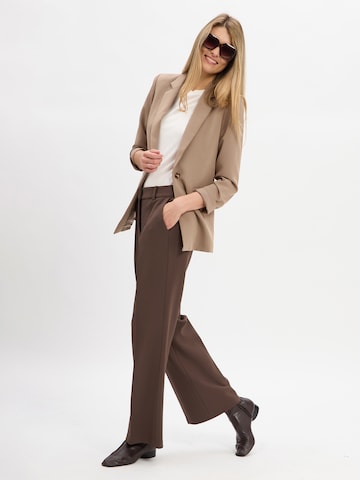 Cambio Loose fit Pleat-front trousers 'Amelie' in Brown