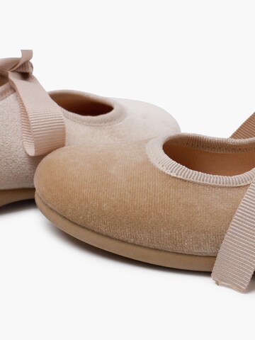 Pisamonas Flats in Beige
