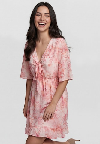 Usha - Vestido en rosa: frente