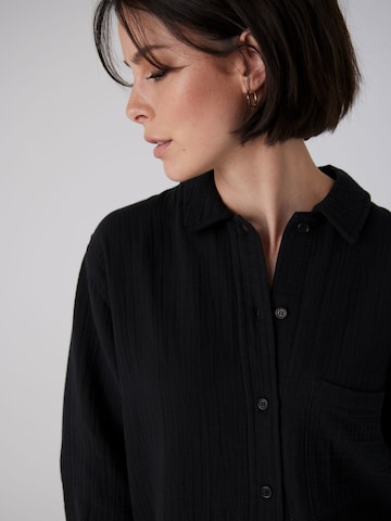 A LOT LESS - Blusa 'NANA' em preto