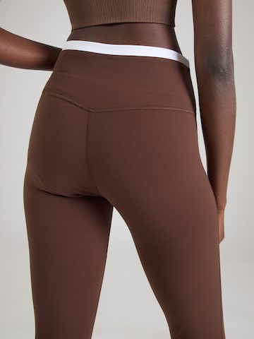 Abercrombie & Fitch Skinny Športové nohavice 'STUDIOFLEX CLASSIC' - Hnedá