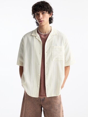 Pull&Bear Comfort fit Button Up Shirt in White: front