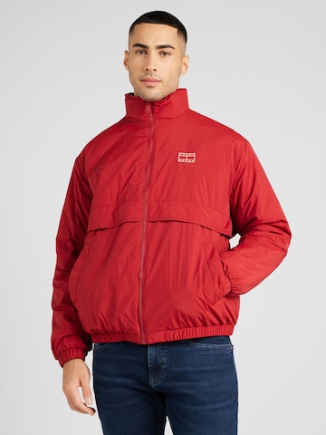 Tommy Jeans Tussenjas in Rood: voorkant