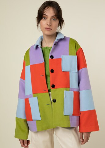 FRNCH PARIS Ανοιξιάτικο και φθινοπωρινό παλτό 'FLORITA' σε ανάμεικτα χρώματα: μπροστά