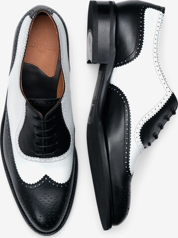 Chaussure à lacets ' Walton ' LOTTUSSE en noir