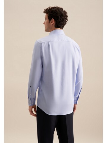 Coupe regular Chemise business 'Schwarze Rose' SEIDENSTICKER en bleu