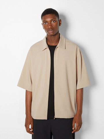 Bershka Comfort Fit Skjorta i beige: framsida