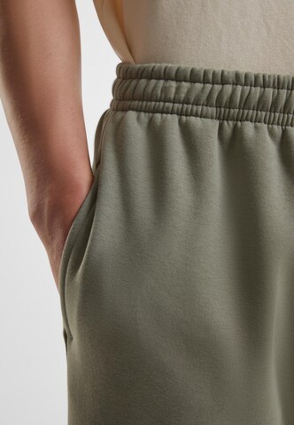 Tapered Pantaloni di Urban Classics in verde