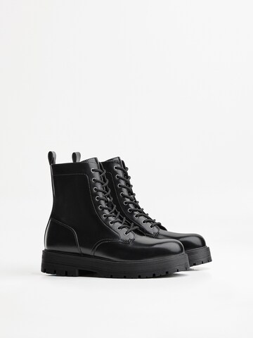 Boots stringati di Bershka in nero