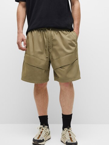 Pull&Bear Loosefit Shorts in Grün: predná strana