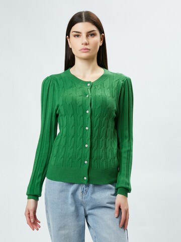 Giacchetta di Influencer in verde: frontale