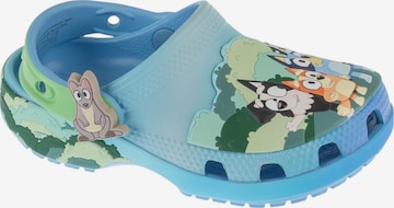 mėlyna Crocs Atviri batai 'Bluey': priekis