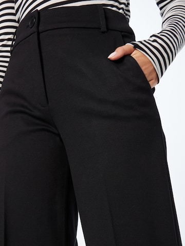 Loosefit Pantaloni con piega frontale di ESPRIT in nero