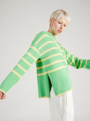 ONLY Sweter 'HELLA' w kolorze zielony: przód