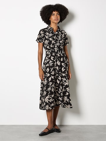 Apricot Textured Leaf Shirt Midi Dress ' ' in Schwarz: Vorderseite