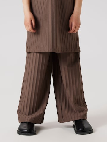 NAME IT - Pierna ancha Pantalón en marrón: frente