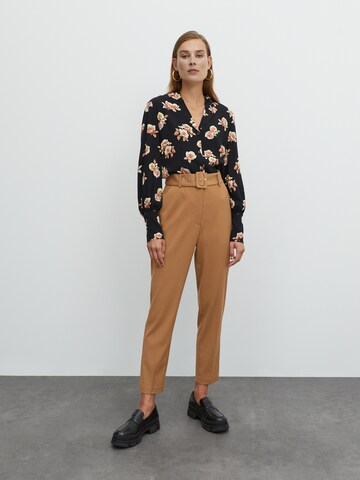 EDITED Tapered Trousers with creases 'Barbara' in Beige