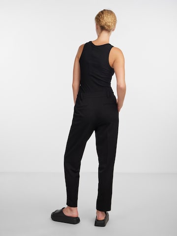 Loosefit Pantalon à plis 'Camil' PIECES en noir