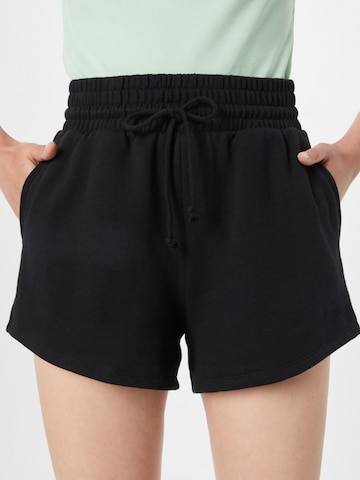 GAP Regular Shorts in Schwarz