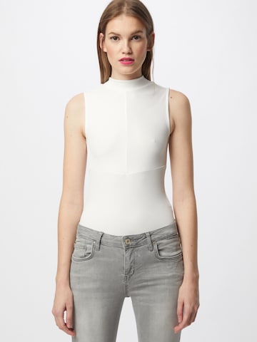 VILA Top 'Dilana' in White: front