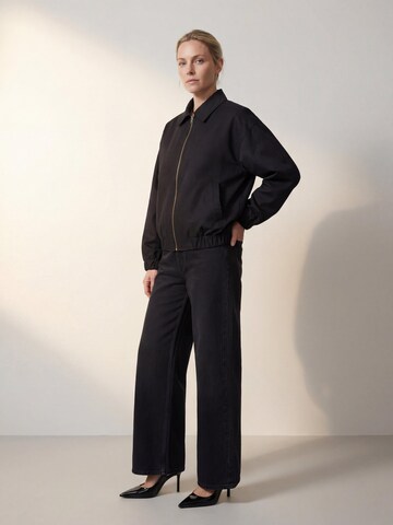 ARMIE Between-Season Jacket in Black