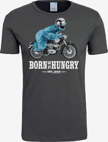 LOGOSHIRT Shirt 'Sesamstrasse – Krümelmonster Motorrad' in Grijs: voorkant