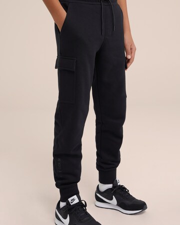 WE Fashion Tapered Broek in Zwart: voorkant