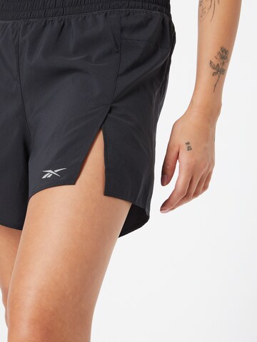 Reebok Regular Sportshorts in Schwarz