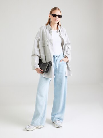 Top 'PCMAY' di PIECES in bianco