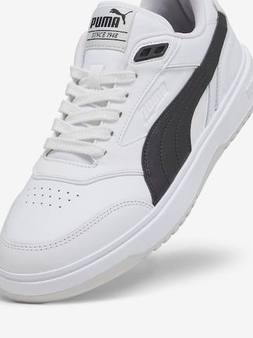 PUMA حذاء رياضي بلا رقبة 'Doublecourt' بلون أبيض