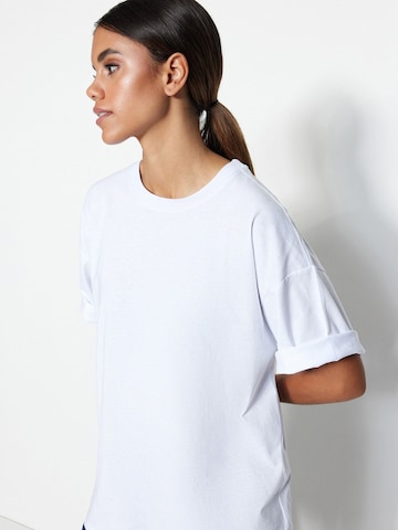 Trendyol - Camiseta en blanco