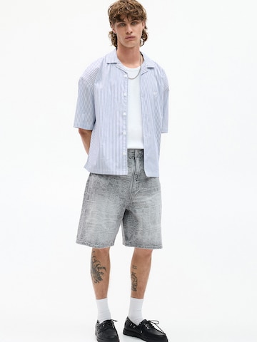 Pull&Bear Comfort fit Button Up Shirt in Blue: front
