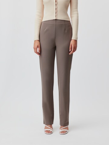 Coupe slim Pantalon 'Laurentia Tall' LeGer by Lena Gercke en marron : devant