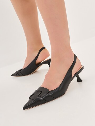 CESARE GASPARI Slingback Pumps in Black: front