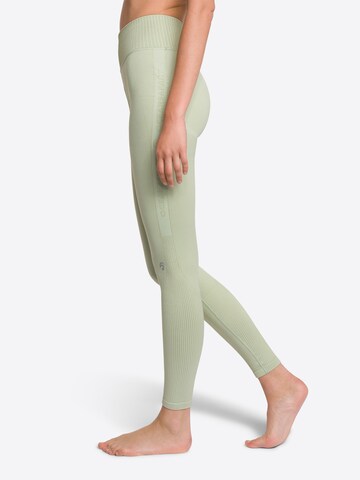 Skinny Pantaloni sportivi ' Riley' di OCEANSAPART in verde