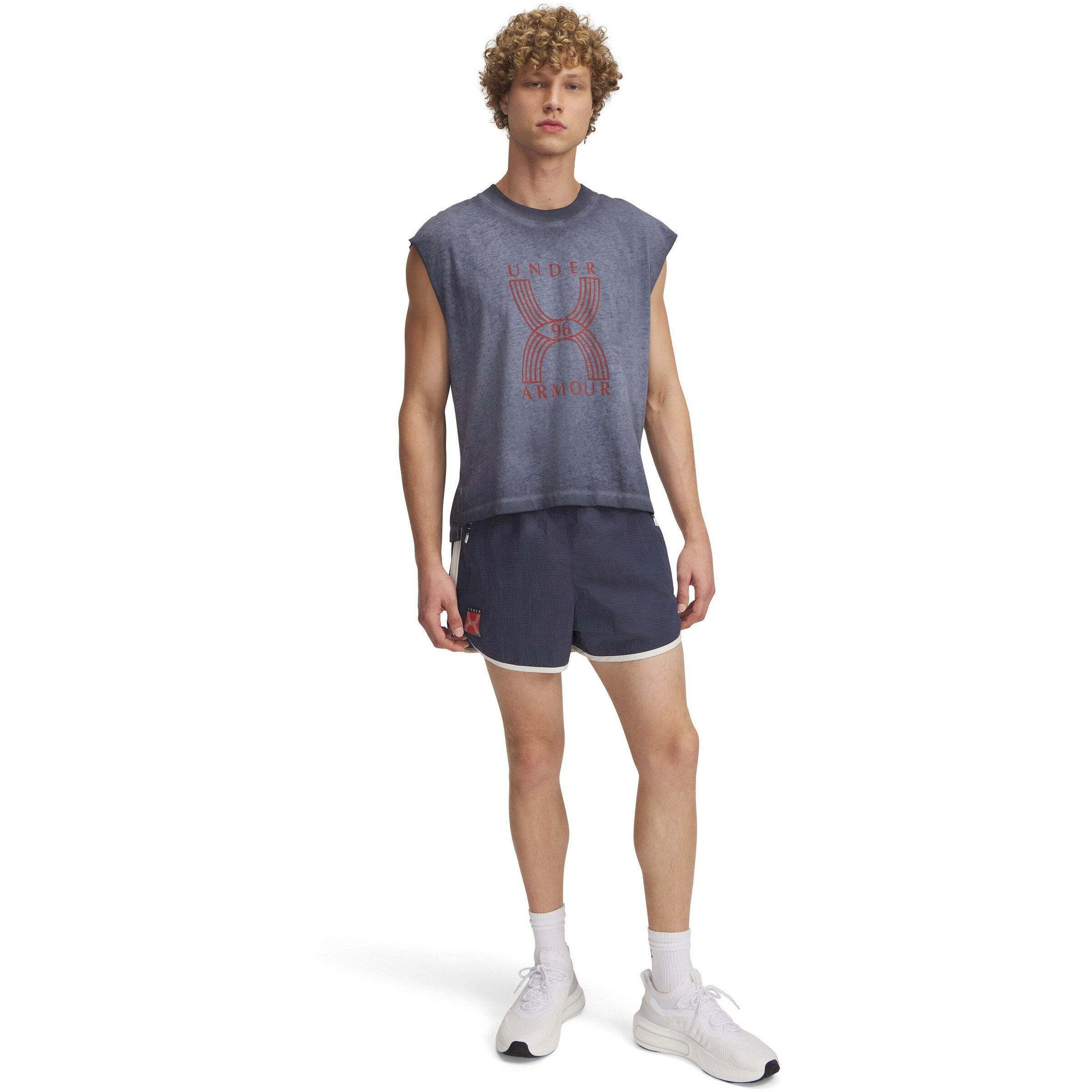 UNDER ARMOUR Loosefit Sportshorts 'Run 96' in Grau