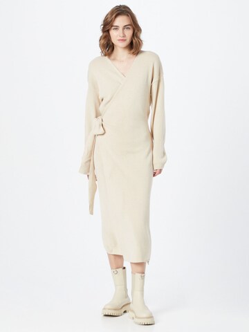 In The Style Gebreide jurk 'CARYS WHITAKER' in Beige: voorkant