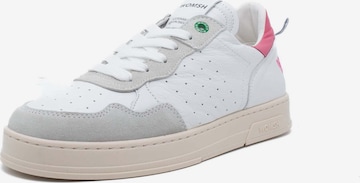 WOMSH Sneakers in White: front