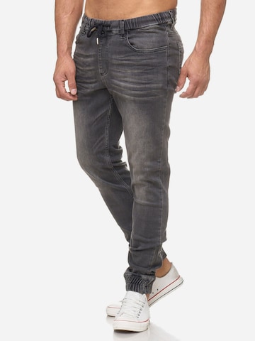 Tazzio Regular Jeans '17506' in Schwarz