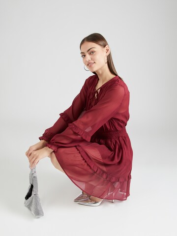 Robe 'Levinia' ABOUT YOU en rouge